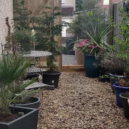 Located Close To Major Businesses Apartamento Bristol