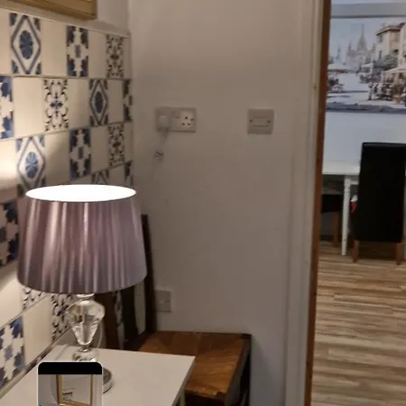 Apartamento Located Close To Major Businesses *