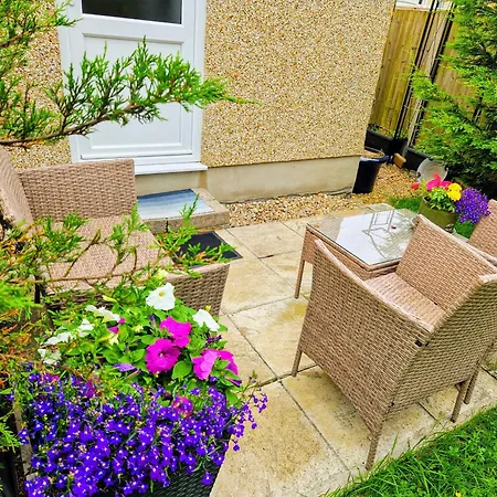 Located Close To Major Businesses Bristol