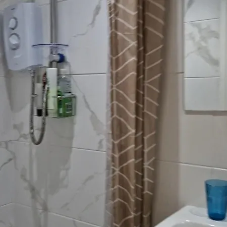 Located Close To Major Businesses Apartmán *