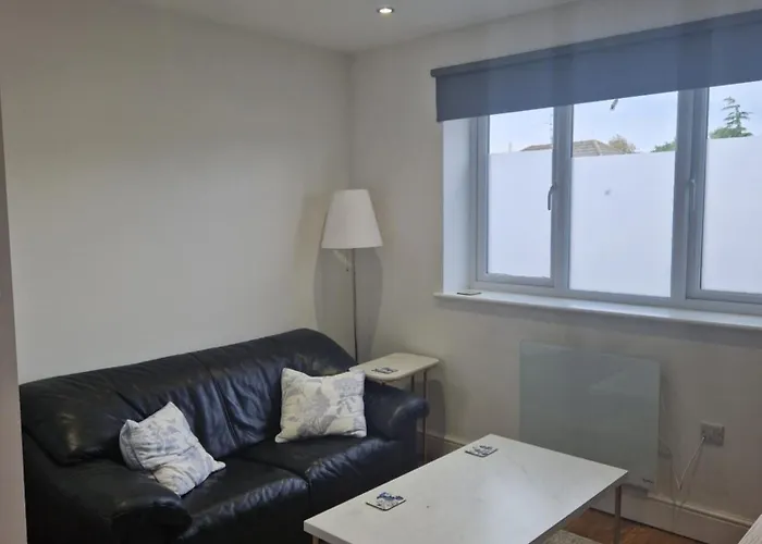 Located Close To Major Businesses Апартаменти Бристоль