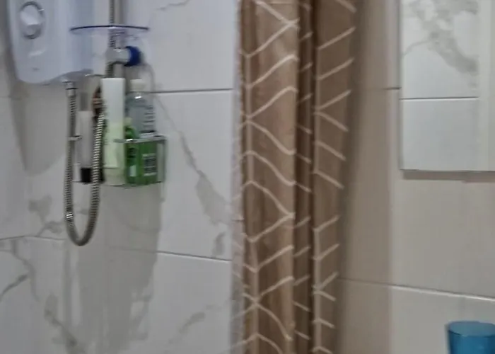 Located Close To Major Businesses Апартаменти *