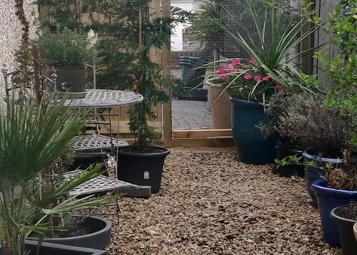 Located Close To Major Businesses شقة بريستول